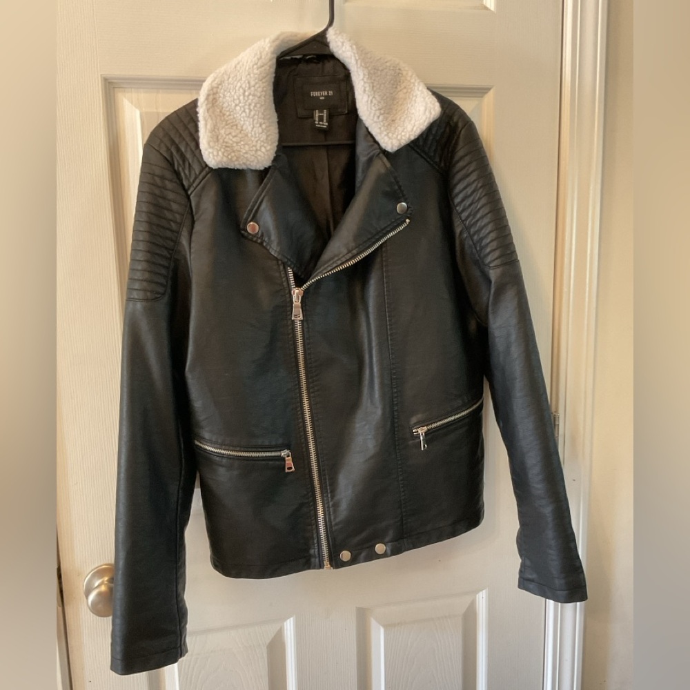 Forever 21 Women’s Black Medium Faux Leather Jacket
